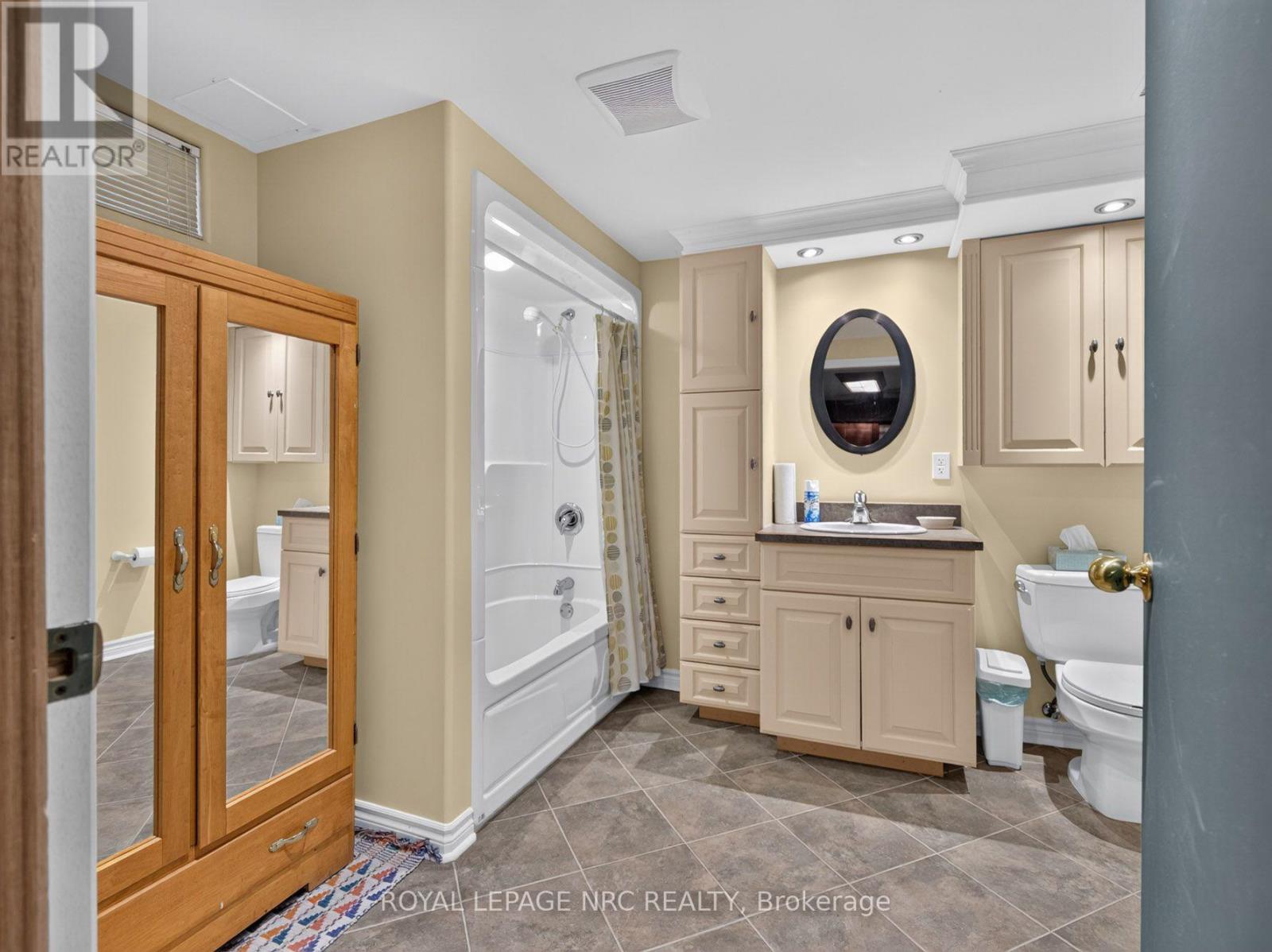 43 Farmington Drive, St. Catharines, Ontario  L2S 3G1 - Photo 33 - X14110238