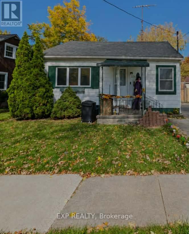 221 Henrietta Street N, Fort Erie, Ontario  L2A 2K6 - Photo 1 - X14111962
