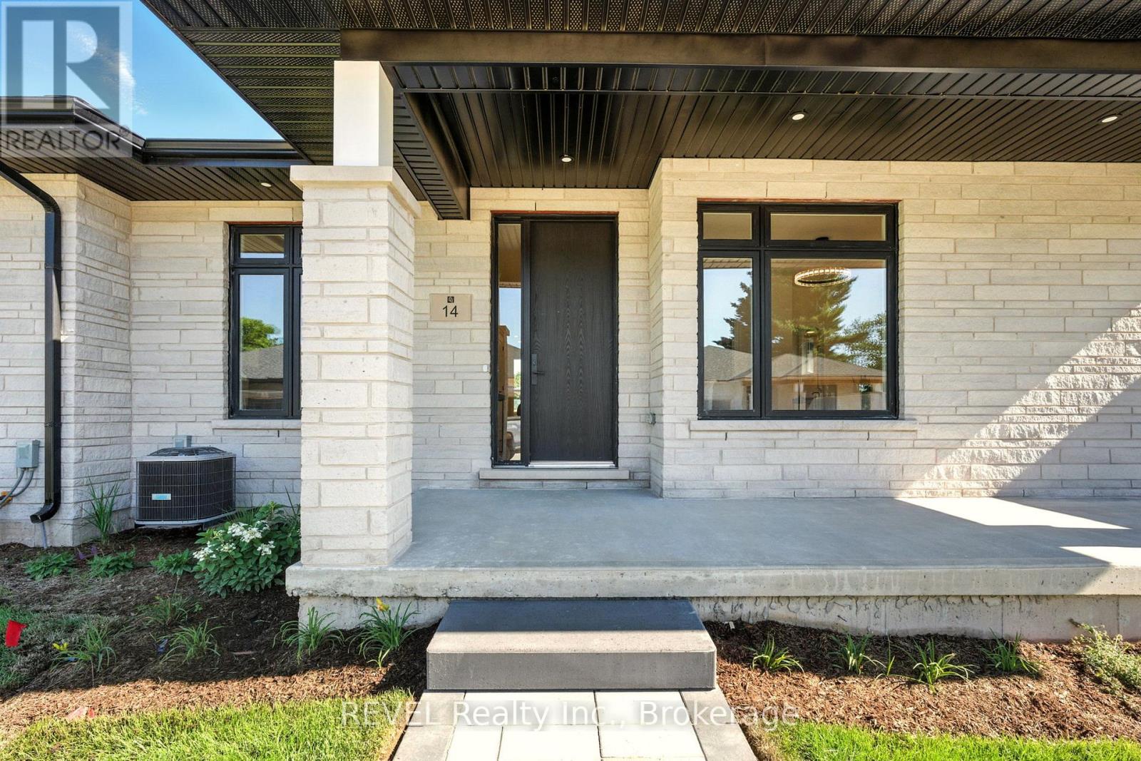 11 Accursi Crescent, Pelham, Ontario  L0S 1E2 - Photo 4 - X14112156