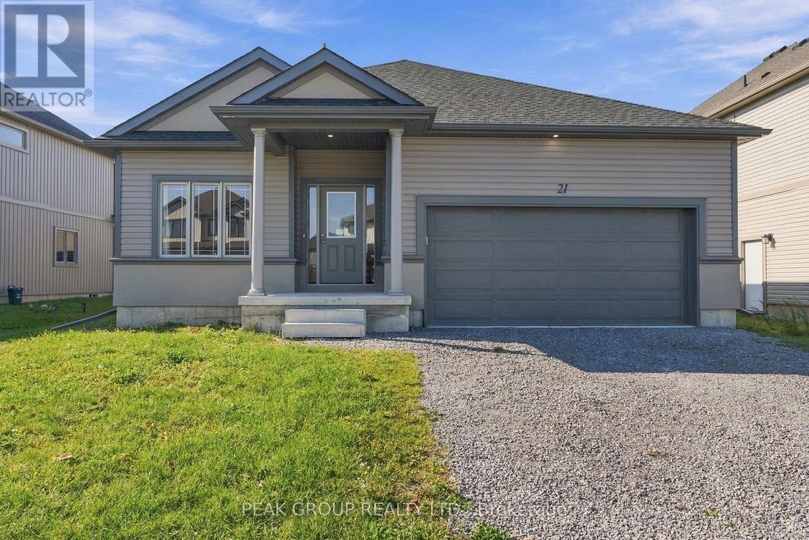 21 Barker Parkway, Thorold, Ontario  L2V 0B7 - Photo 1 - X14112264