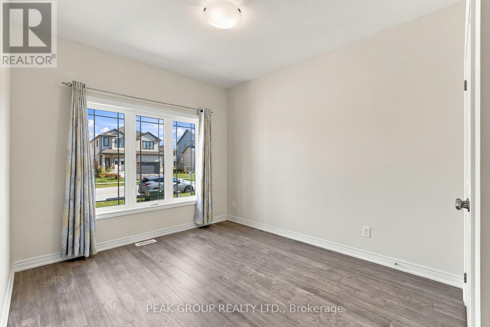 21 Barker Parkway, Thorold, Ontario  L2V 0B7 - Photo 3 - X14112264