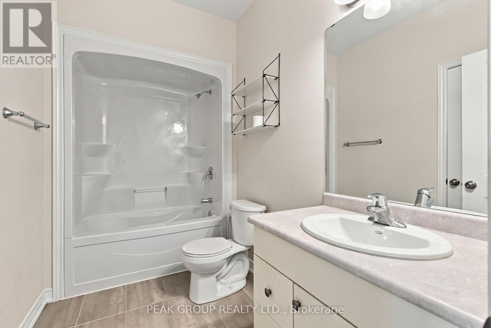 21 Barker Parkway, Thorold, Ontario  L2V 0B7 - Photo 4 - X14112264