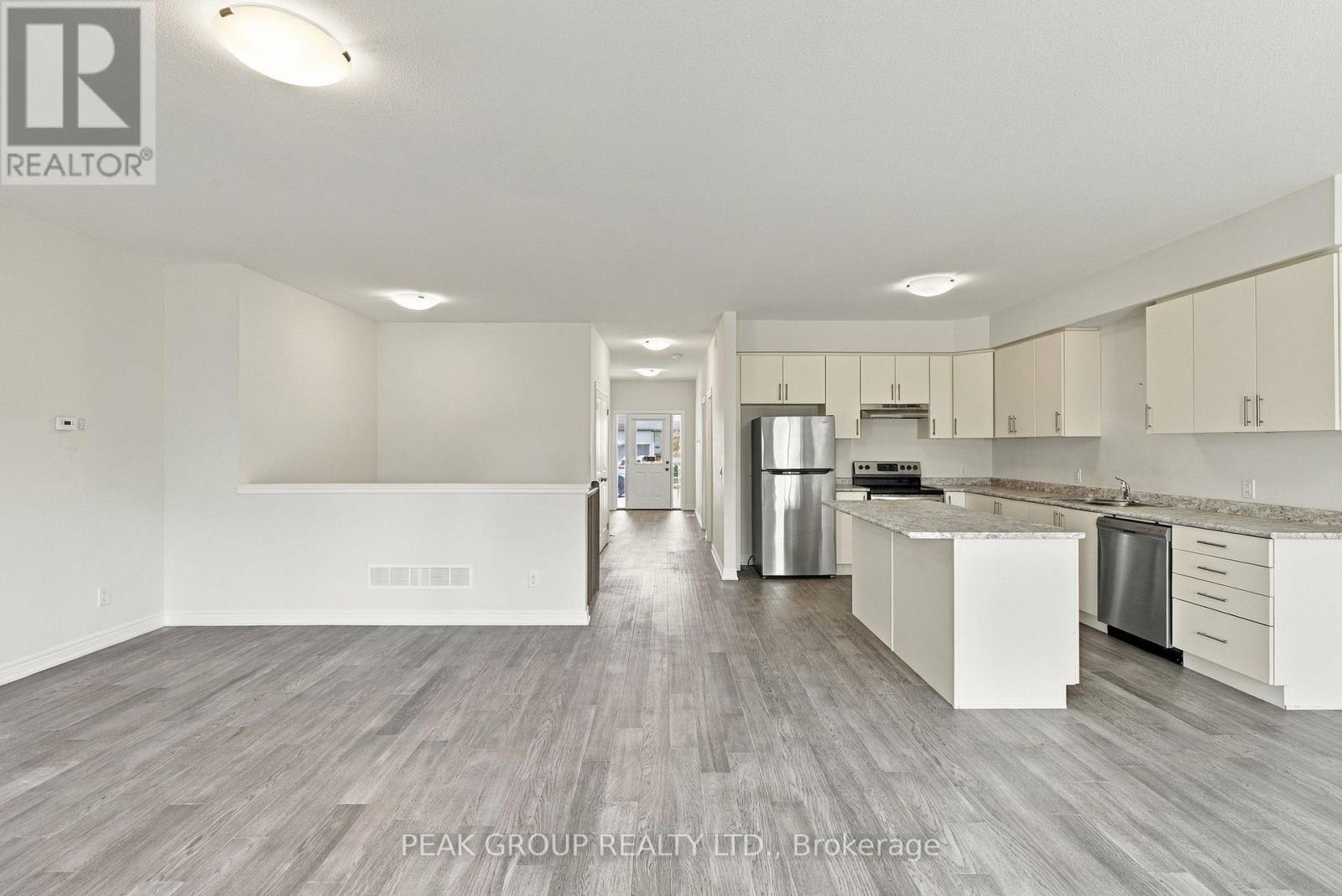 21 Barker Parkway, Thorold, Ontario  L2V 0B7 - Photo 5 - X14112264