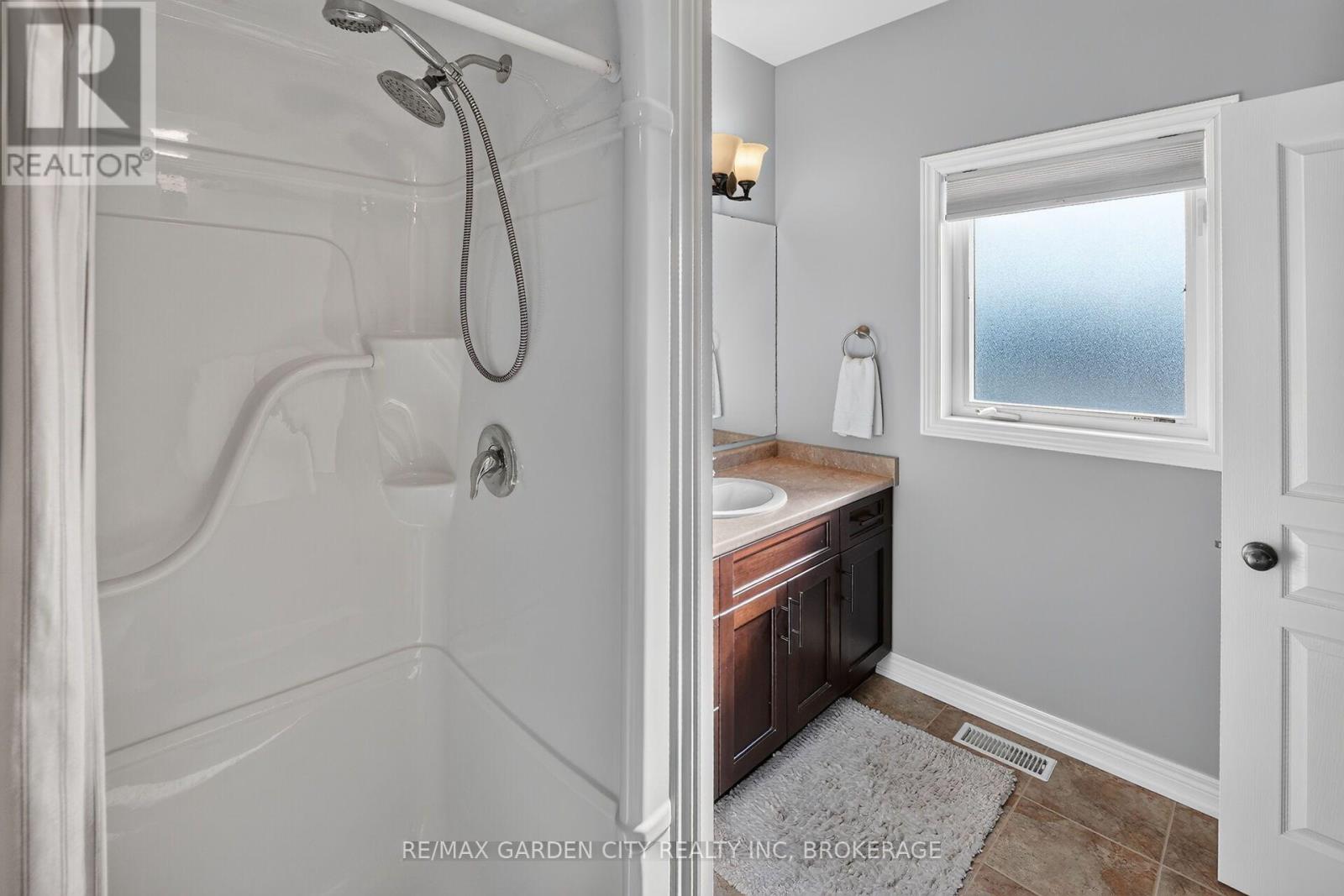 179 Falcon Drive, Welland, Ontario  L3C 0B2 - Photo 18 - X14114012