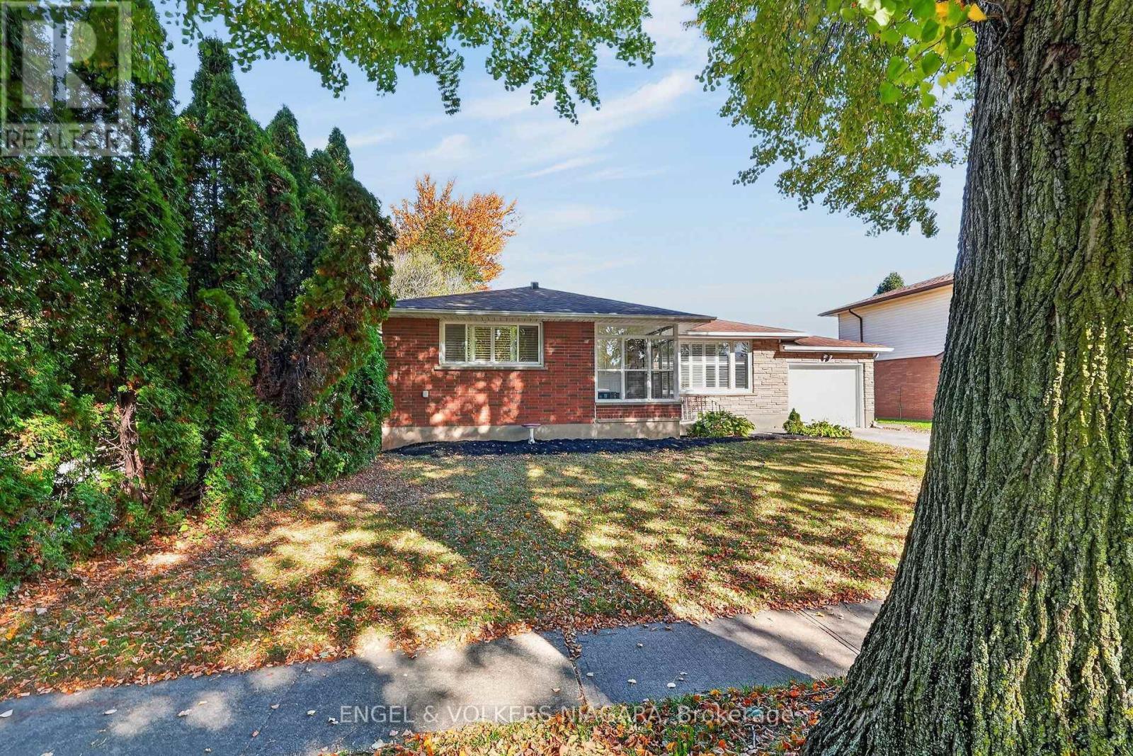 6773 Crawford Street, Niagara Falls, Ontario  L2E 5Z6 - Photo 1 - X14114344