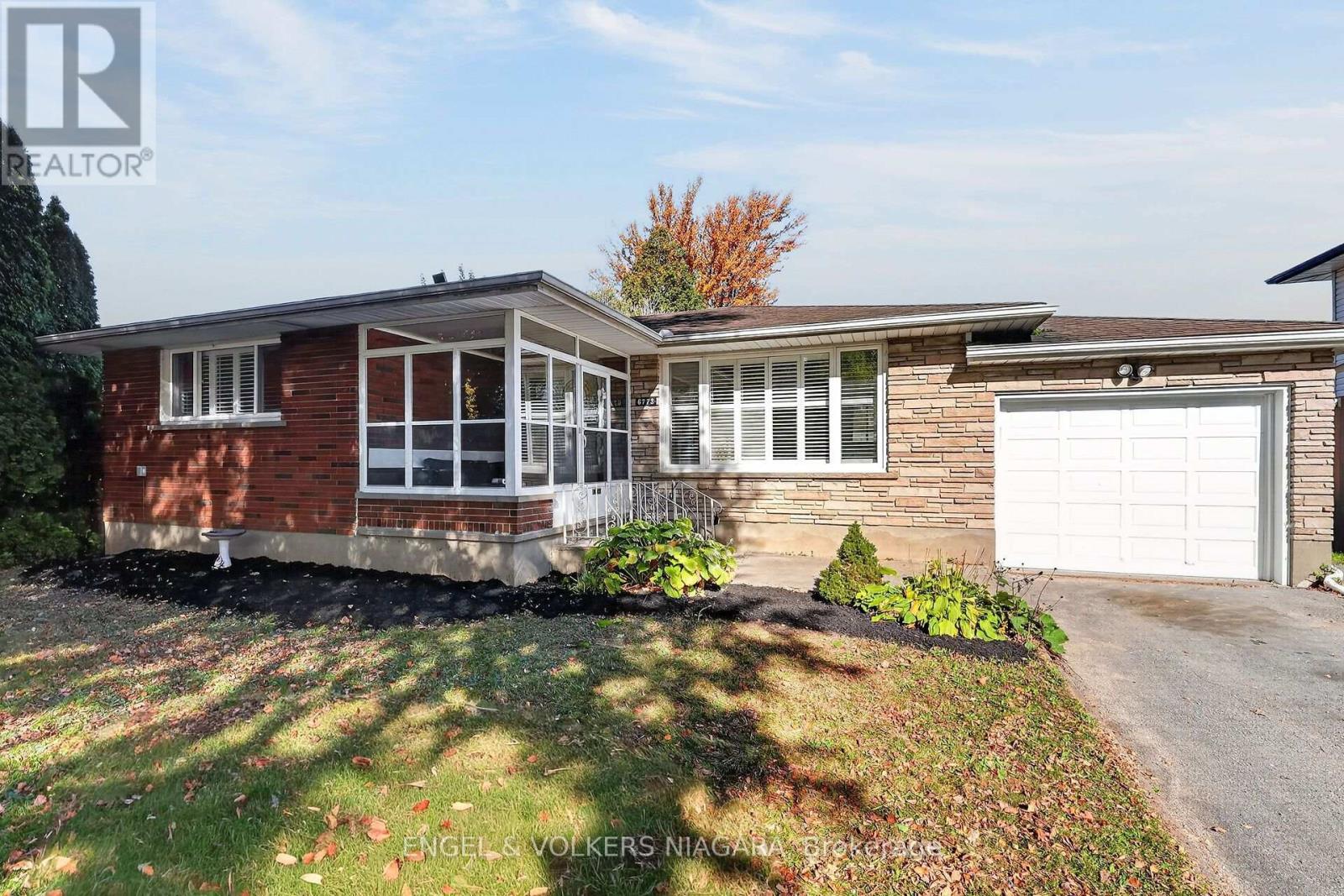 6773 Crawford Street, Niagara Falls, Ontario  L2E 5Z6 - Photo 2 - X14114344