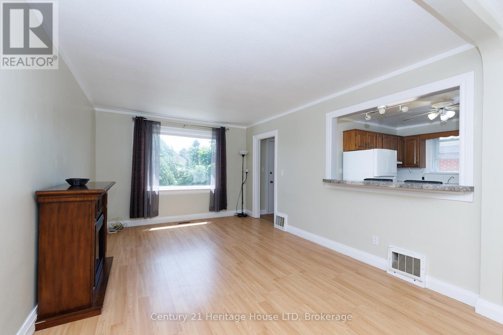 6477 Barker Street, Niagara Falls, Ontario  L2G 1Y6 - Photo 10 - X14115028