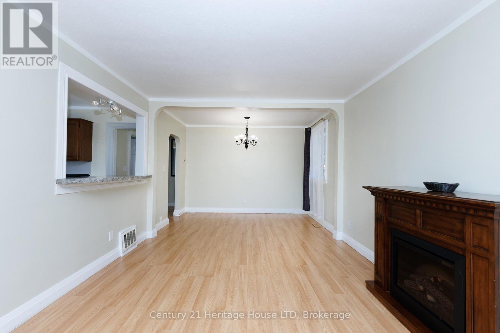6477 Barker Street, Niagara Falls, Ontario  L2G 1Y6 - Photo 7 - X14115028