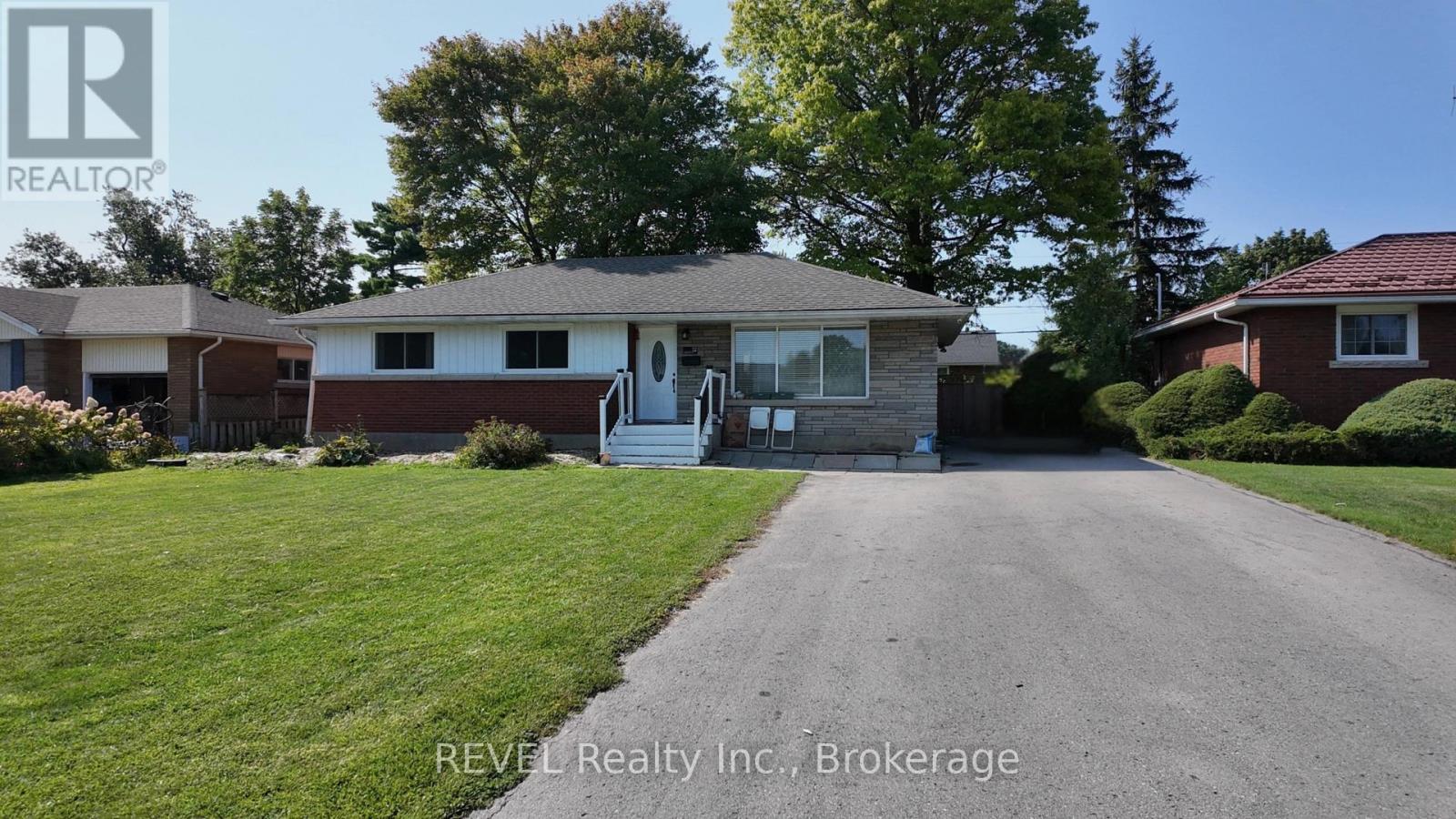 12 Glendale Drive, Welland, Ontario  L3C 4Y6 - Photo 1 - X14115032