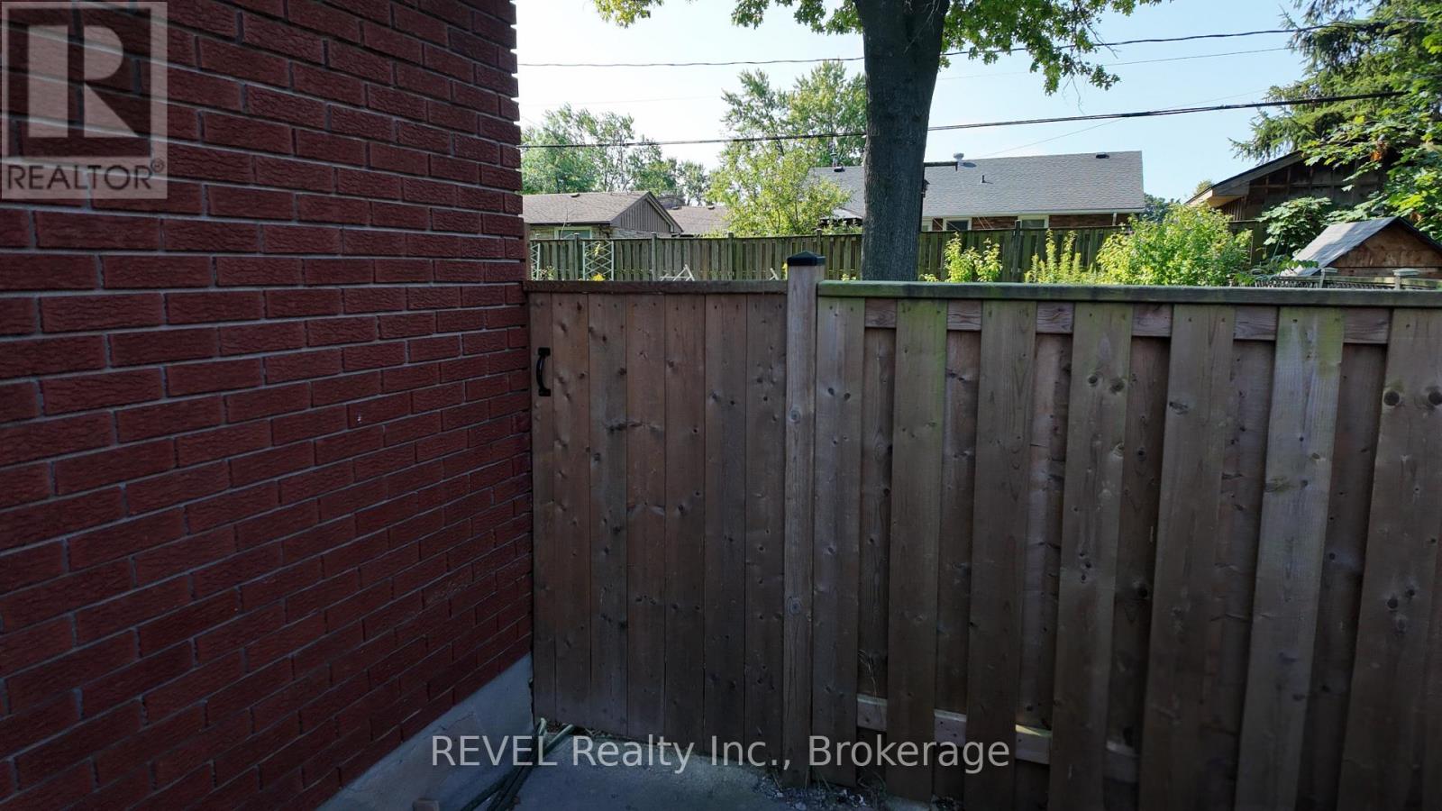 12 Glendale Drive, Welland, Ontario  L3C 4Y6 - Photo 2 - X14115032