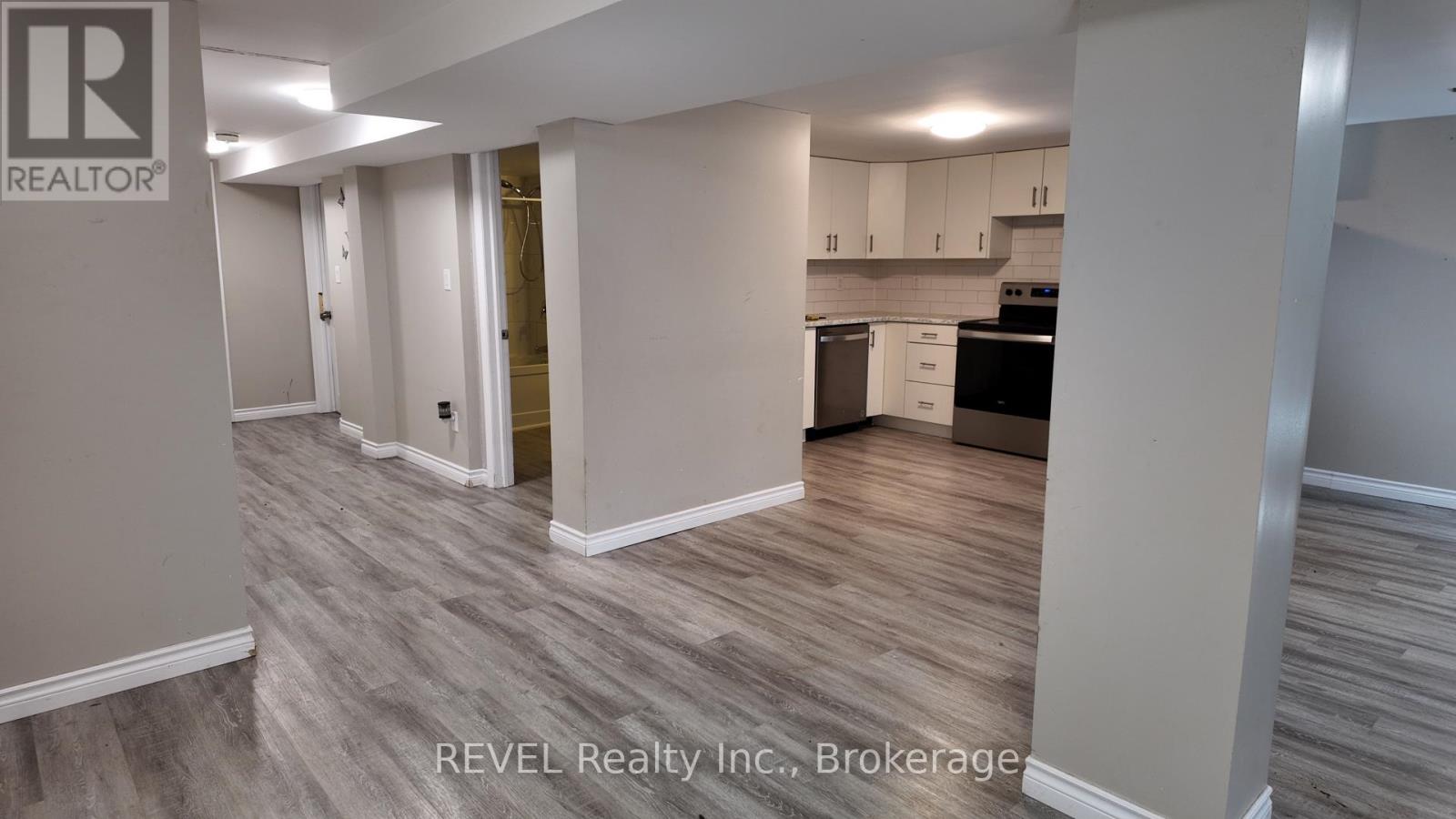 12 Glendale Drive, Welland, Ontario  L3C 4Y6 - Photo 4 - X14115032