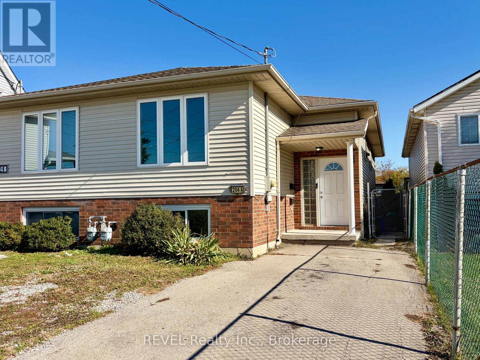 A - 204 Oakdale Avenue, St. Catharines, Ontario  L2P 2K7 - Photo 1 - X14115232