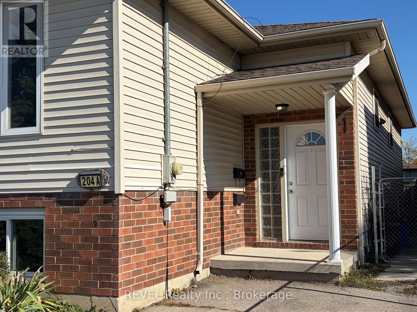 A - 204 Oakdale Avenue, St. Catharines, Ontario  L2P 2K7 - Photo 2 - X14115232