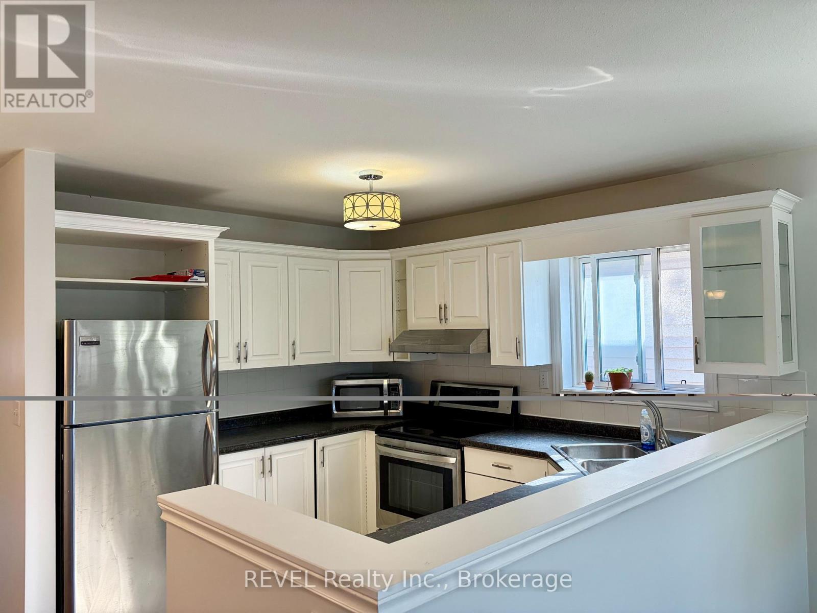 A - 204 Oakdale Avenue, St. Catharines, Ontario  L2P 2K7 - Photo 4 - X14115232