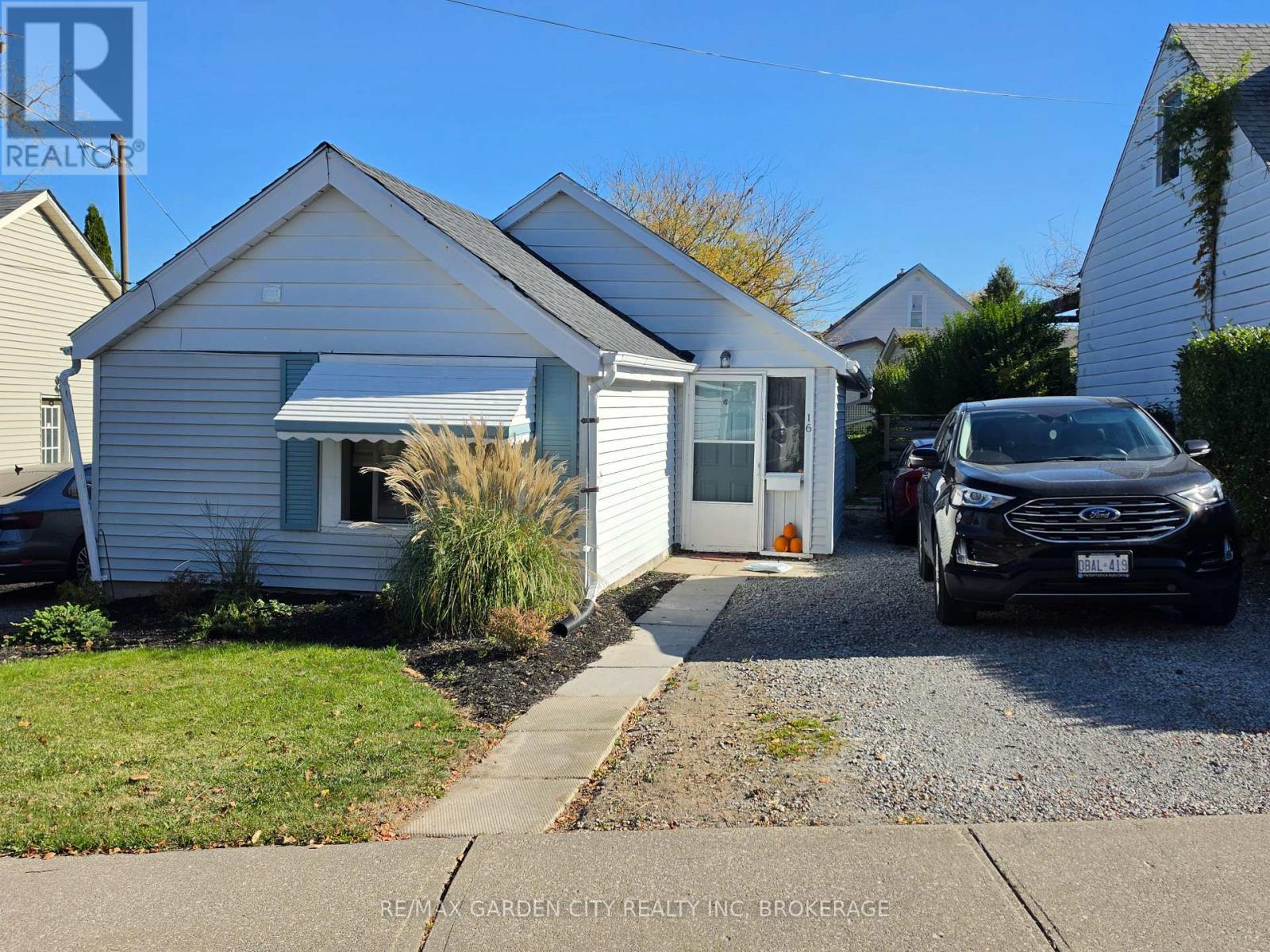 16 Leeson Street, St. Catharines, Ontario  L2T 2R3 - Photo 1 - X14115550