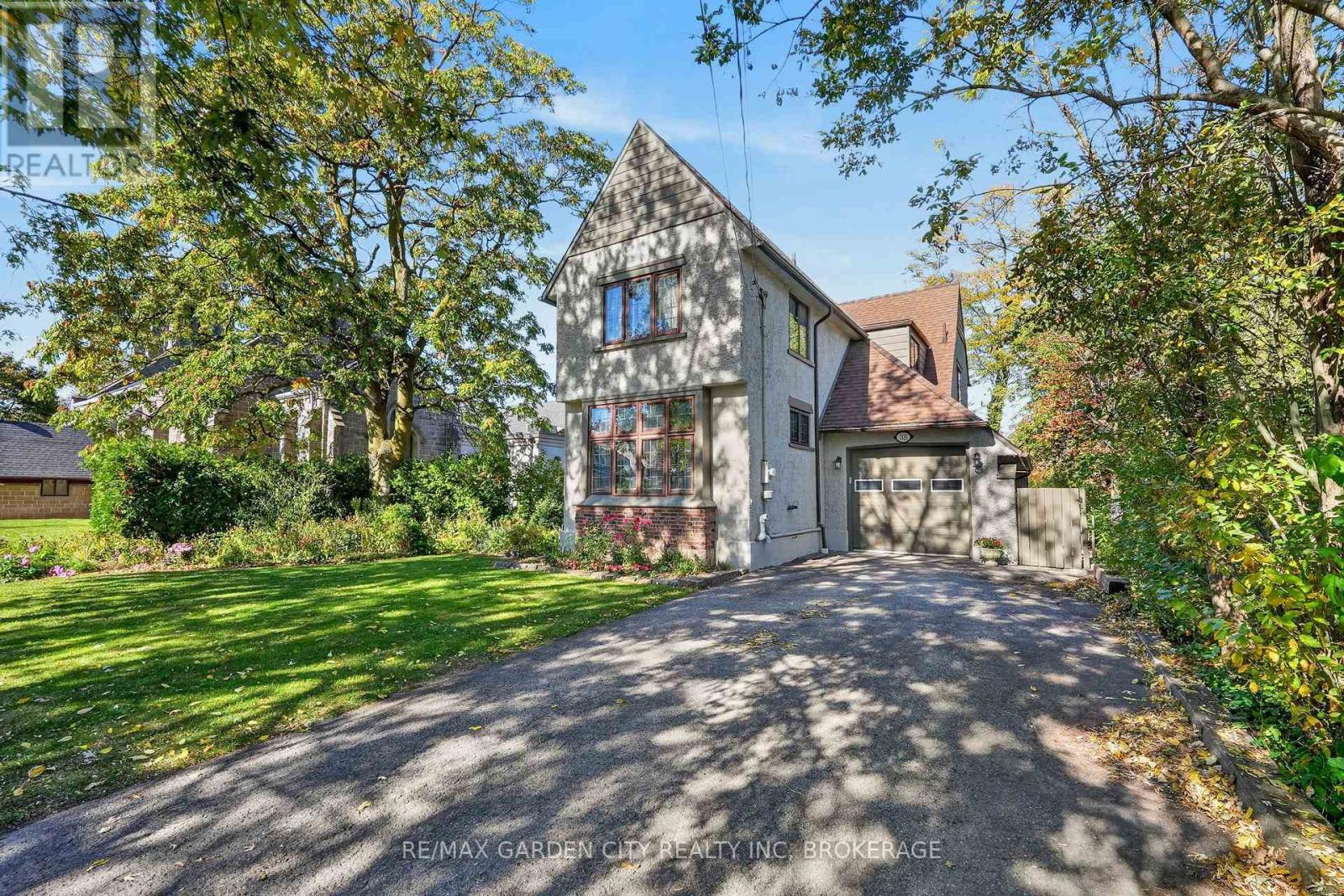 38 Clairmont Street, Thorold, Ontario  L2V 1R6 - Photo 2 - X14116236