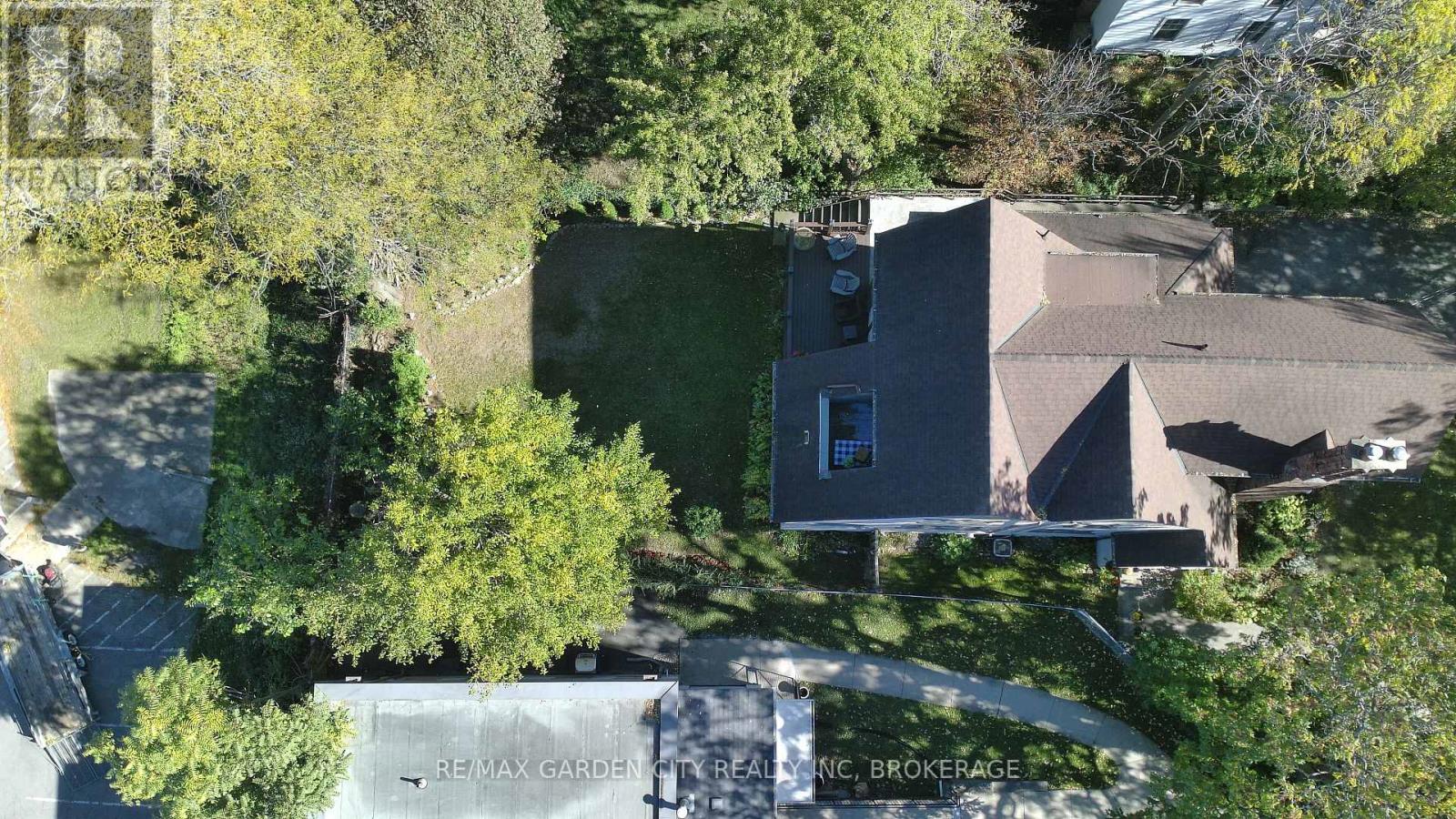 38 Clairmont Street, Thorold, Ontario  L2V 1R6 - Photo 3 - X14116236