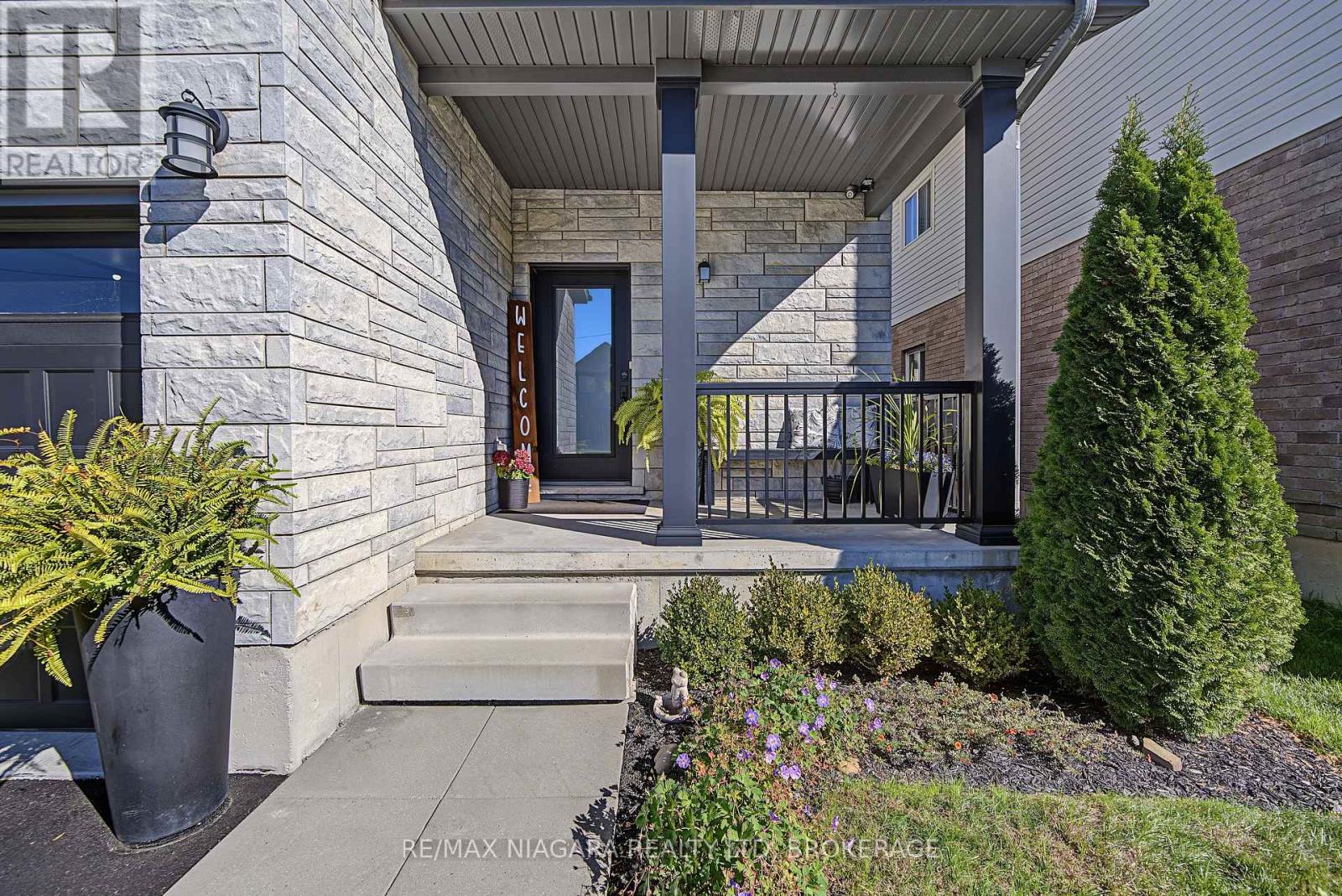 8 Elderberry Road, Thorold, Ontario  L2V 0E7 - Photo 4 - X14116744