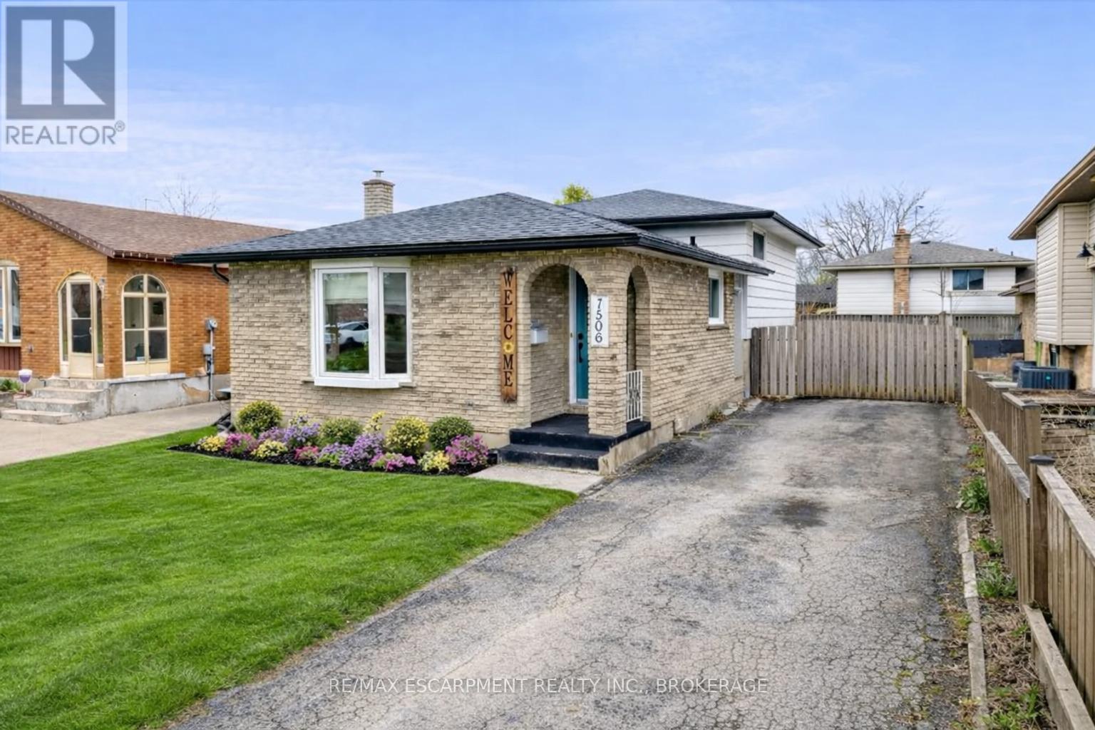 7506 Jubilee Drive, Niagara Falls, Ontario  L2G 7J5 - Photo 1 - X14118176