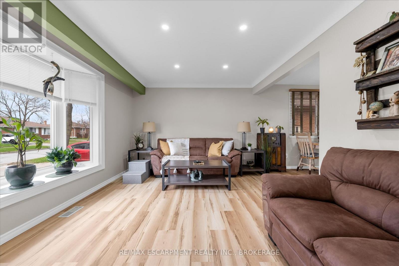 7506 Jubilee Drive, Niagara Falls, Ontario  L2G 7J5 - Photo 3 - X14118176