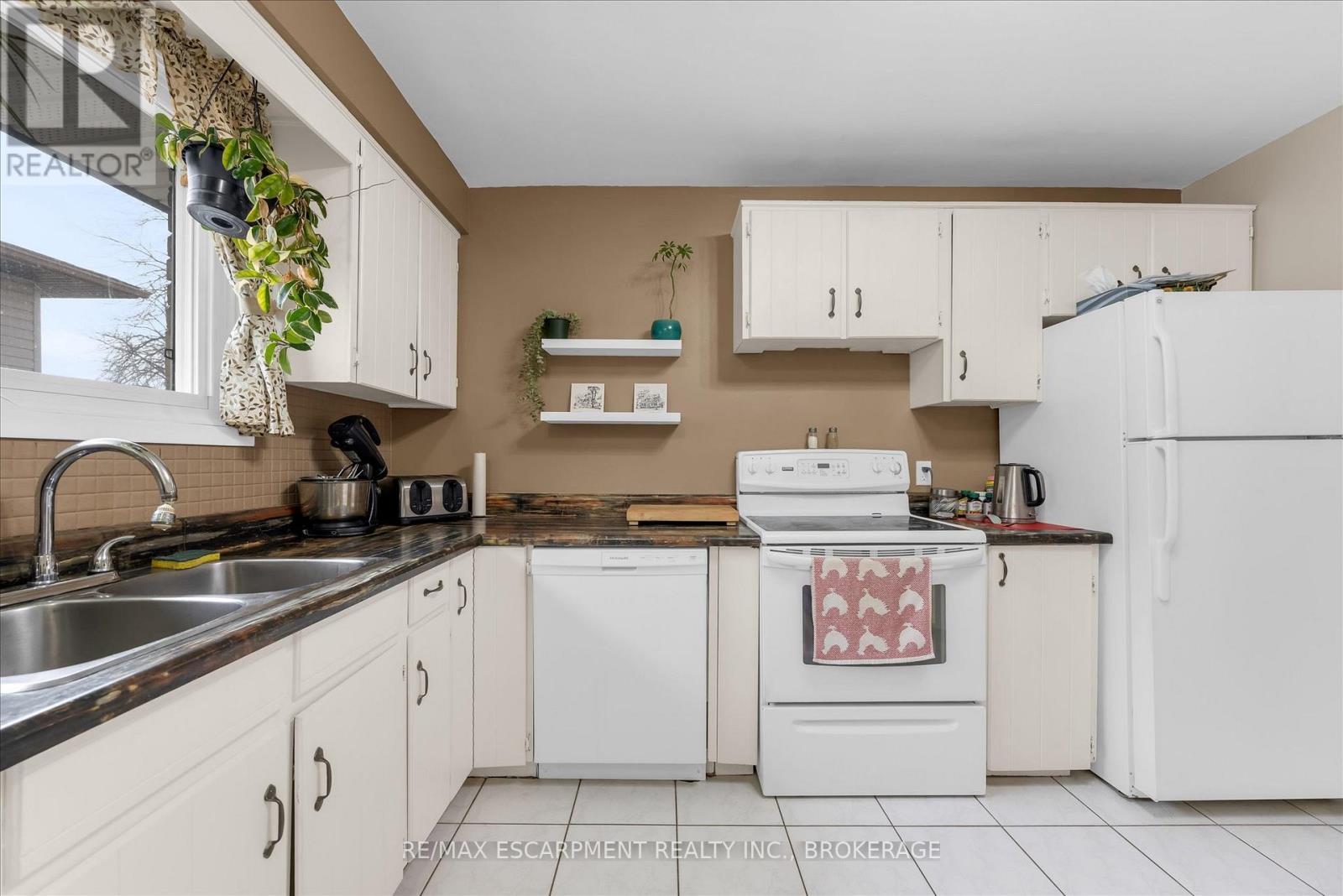 7506 Jubilee Drive, Niagara Falls, Ontario  L2G 7J5 - Photo 9 - X14118176